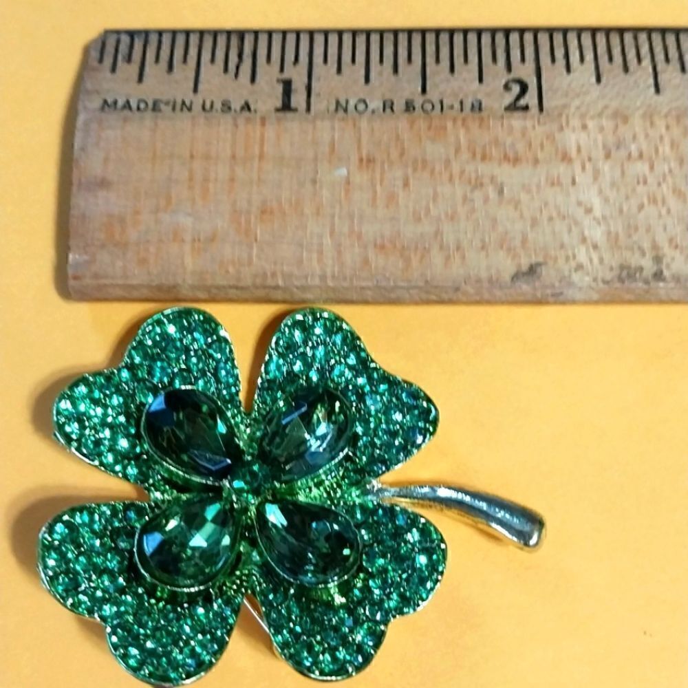 Shamrock Pin...NEW...